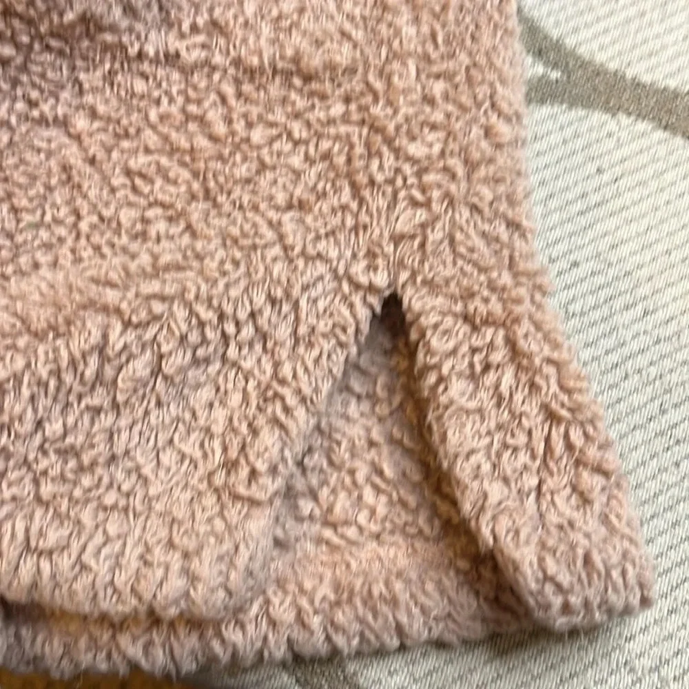 Natori Teddy plush fuzzy pink blush front pockets short robe, *missing belt* - Picture 16 of 17